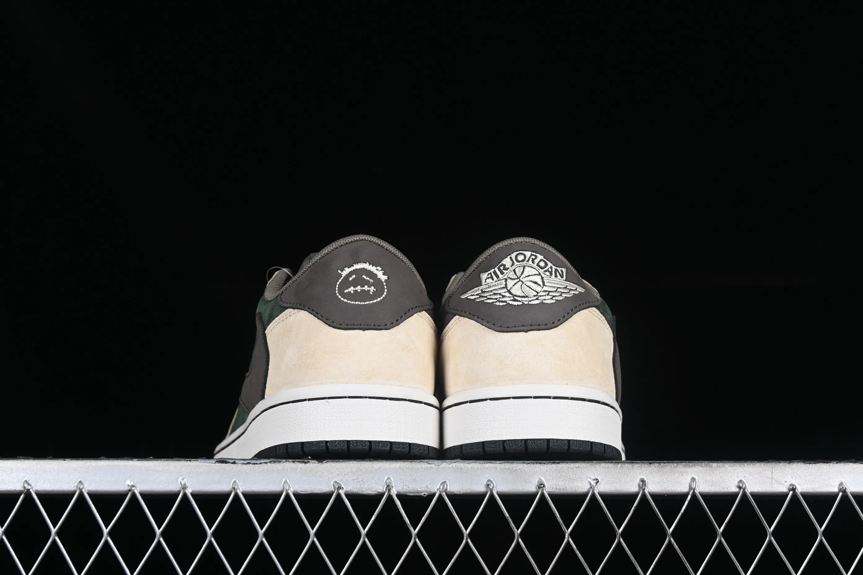 All Categories Air Jordan Jordan Series Basketball Shoes Air Jordan 1 Low Travis Scott x Air Jordan 1 Low OG AJ1 Joe 1 Reversed Overhook Joint Style Casual Sports Basketball Shoes DM7866-817